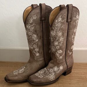 Shyanne Tan Floral Embroidered Cowgirl Boots